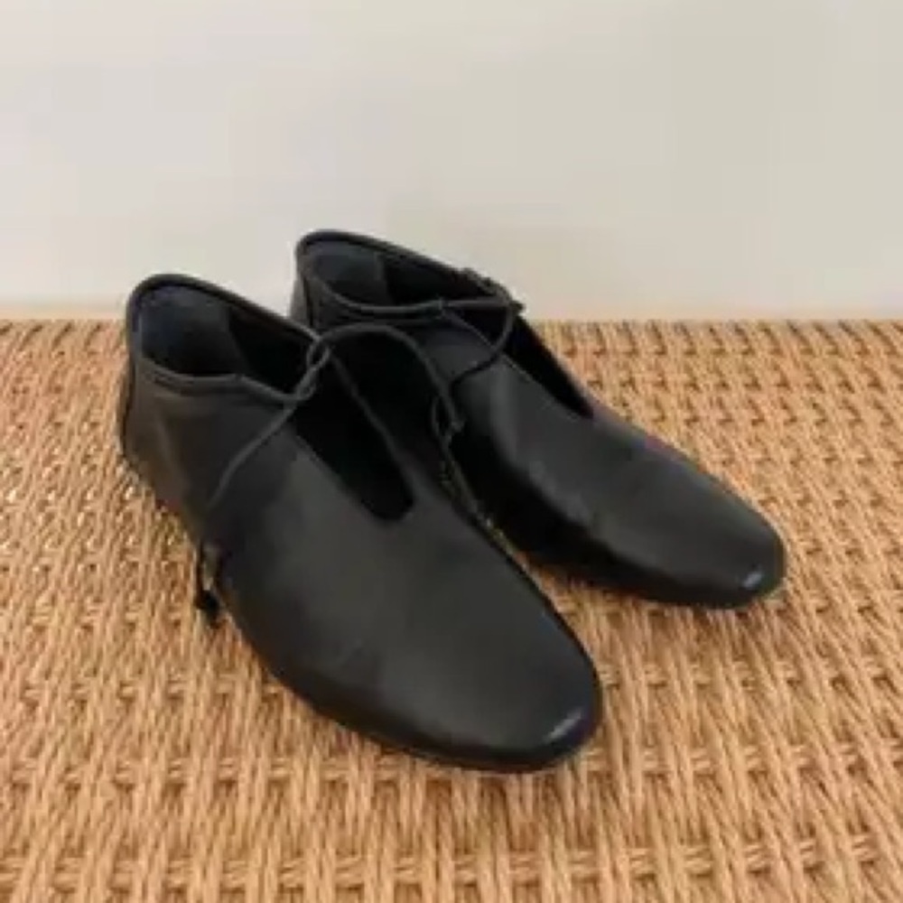 Rita Row - Uno Flats - black - women’s 39 - tie ankle flats